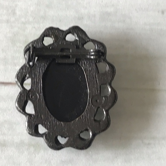 Cameo Brooch - Picture 3 of 4